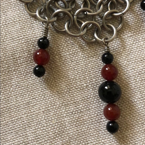 Gothic Chain mail necklace with black & red beads - Picture 7 of 8